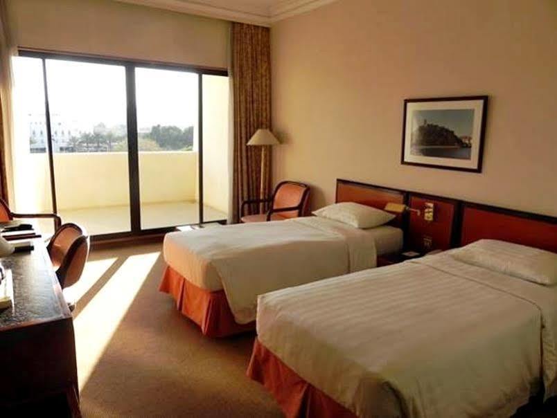Golden Tulip Seeb Maskat Dış mekan fotoğraf